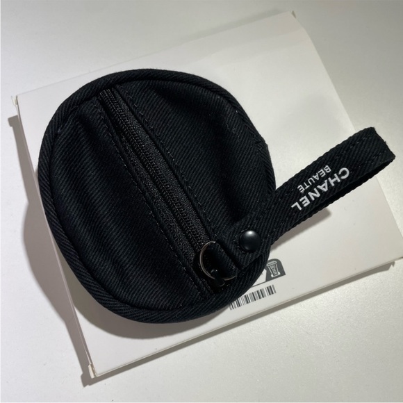 Chanel beauty gift coin purse - Picture 3 of 9